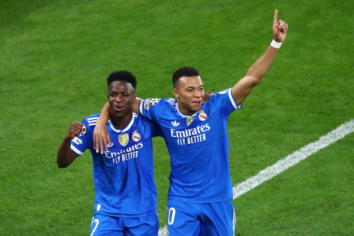 Εμπαπέ και Βίνι πανηγυρίζουν το 4ο γκολ της Ρεάλ (ΑΡΓΥΡΩ ΑΝΑΣΤΑΣΙΟΥ