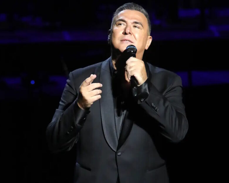 Αντώνης Ρέμος: Καβγάς στο δημοτικό συμβούλιο Θεσσαλονίκης για τη συναυλία του τραγουδιστή – «Γυρνάτε σε άλλες εποχές»