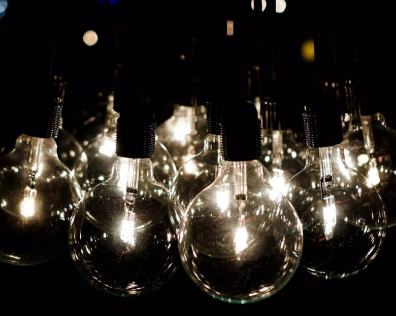 Στα 500 εκατ. ευρώ η τρύπα των Υπηρεσιών Κοινής Ωφελείας – Διαμαρτύρονται οι προμηθευτές ρεύματος ότι πληρώνουν τα «σπασμένα» του κράτους