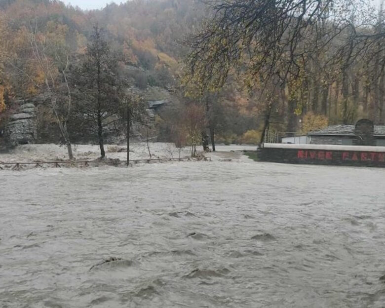 Καστοριά: Υπερχείλισε ο ποταμός Αλιάκμονας – Εκτεταμένες οι ζημιές στο Νεστόριο και στο River Party
