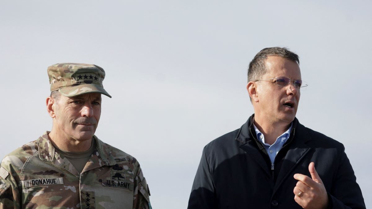 Ο μέχρι πρότινος υπουργός Άμυνας της Ρουμανίας Ιονούτ Μοστεάνου