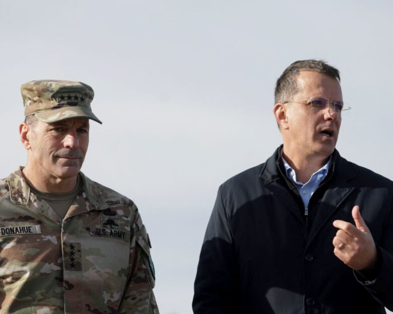 Ιονούτ Μοστεάνου: O Ρουμάνος υπουργός Άμυνας παραιτήθηκε επειδή είπε ψέματα για το βιογραφικό του