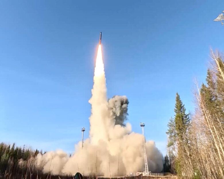 Λαβρόφ: Η Ρωσία θα κάνει πυρηνικές δοκιμές αν κάποια άλλη πυρηνική δύναμη τις επαναλάβει