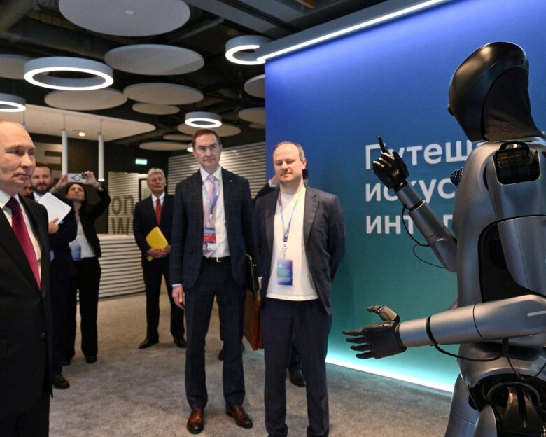 Ρομπότ χόρεψε για τα μάτια του Πούτιν – «Είμαι φυσική ενσάρκωση της τεχνολογίας» είπε στον Ρώσο Πρόεδρο