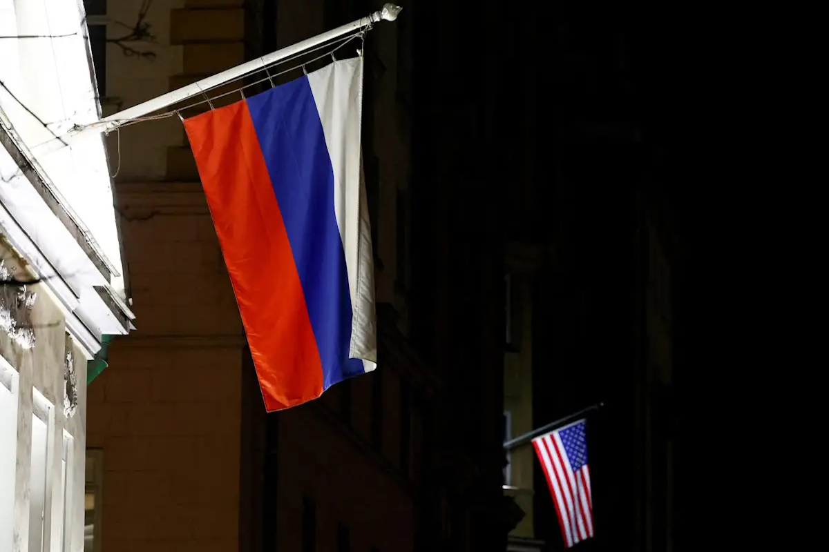 Οι σημαίες της Ρωσίας και των ΗΠΑ