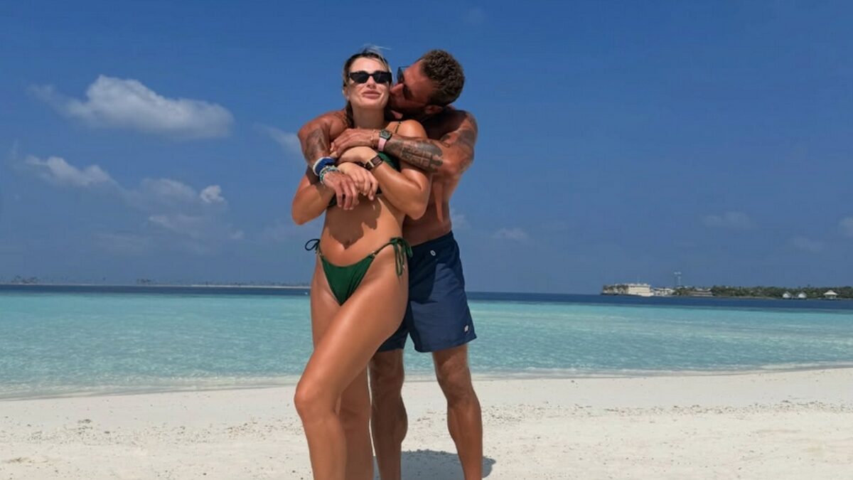 Η Αρίνα Σαμπαλένκα ζει τον έρωτά της με τον Γιώργο Φραγκούλη στις Μαλδίβες