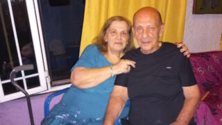 Η 75χρονη που δολοφονήθηκε στη Σαλαμίνα και ο σύζυγός της