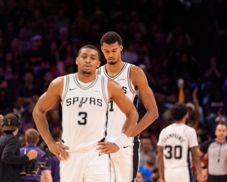 Αποτελέσματα NBA: Τέλος το αήττητο για Σπερς και Μπουλς, εντυπωσιάζουν οι Λέικερς