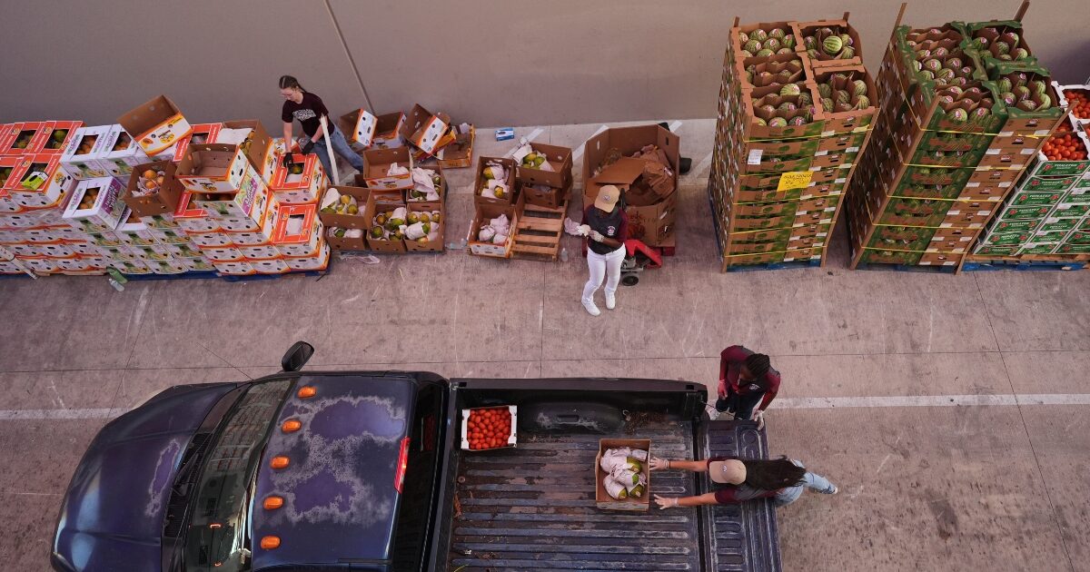 The US is in an economic deadlock due to the shutdown: Lines of kilometers in Los Angeles to receive free food