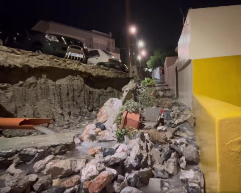 Κακοκαιρία Adel: Προβλήματα και στη Σαντορίνη – Κατέρρευσε τοιχίο, πλημμύρισαν σπίτια
