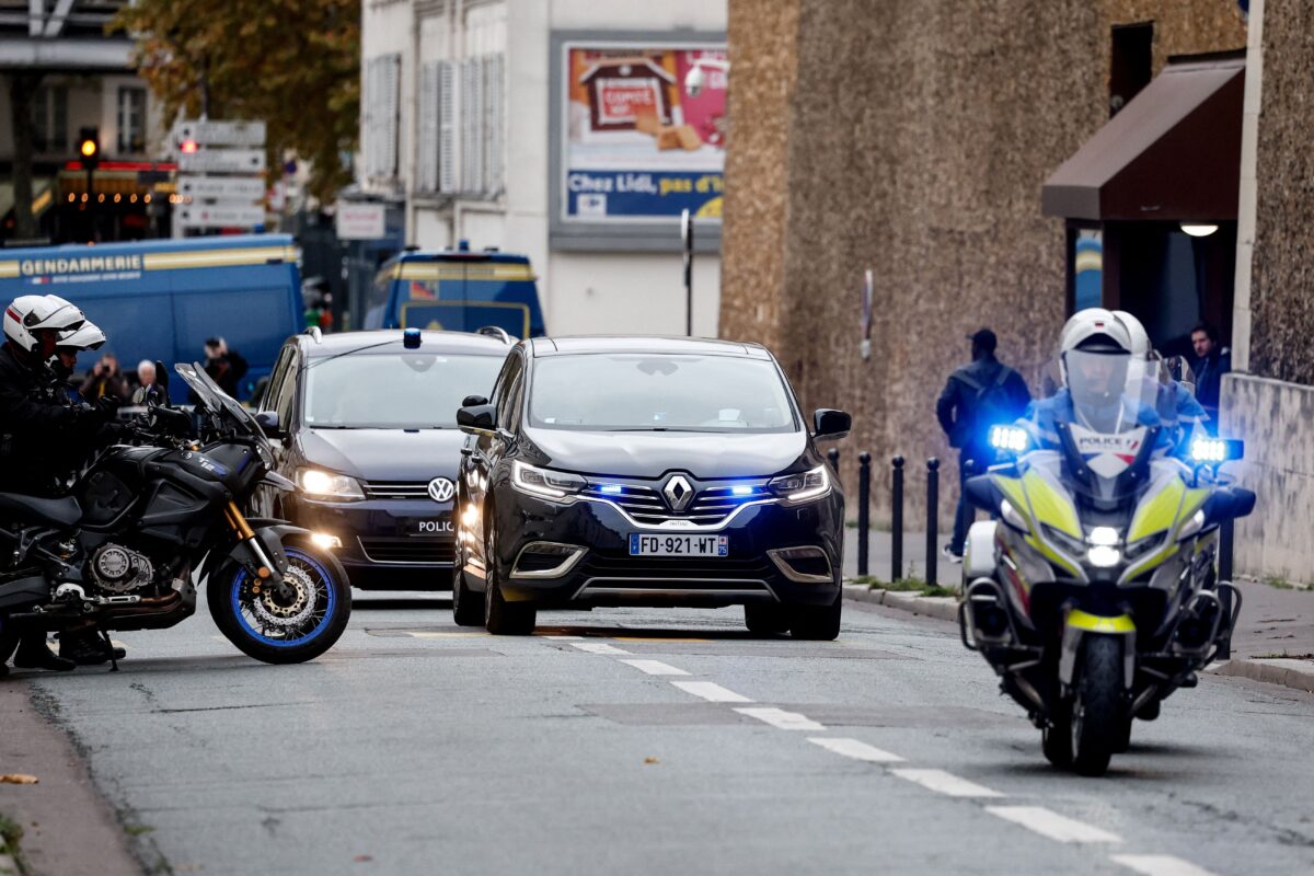 Το αυτοκίνητο που μεταφέρει τον Νικολά Σαρκοζί