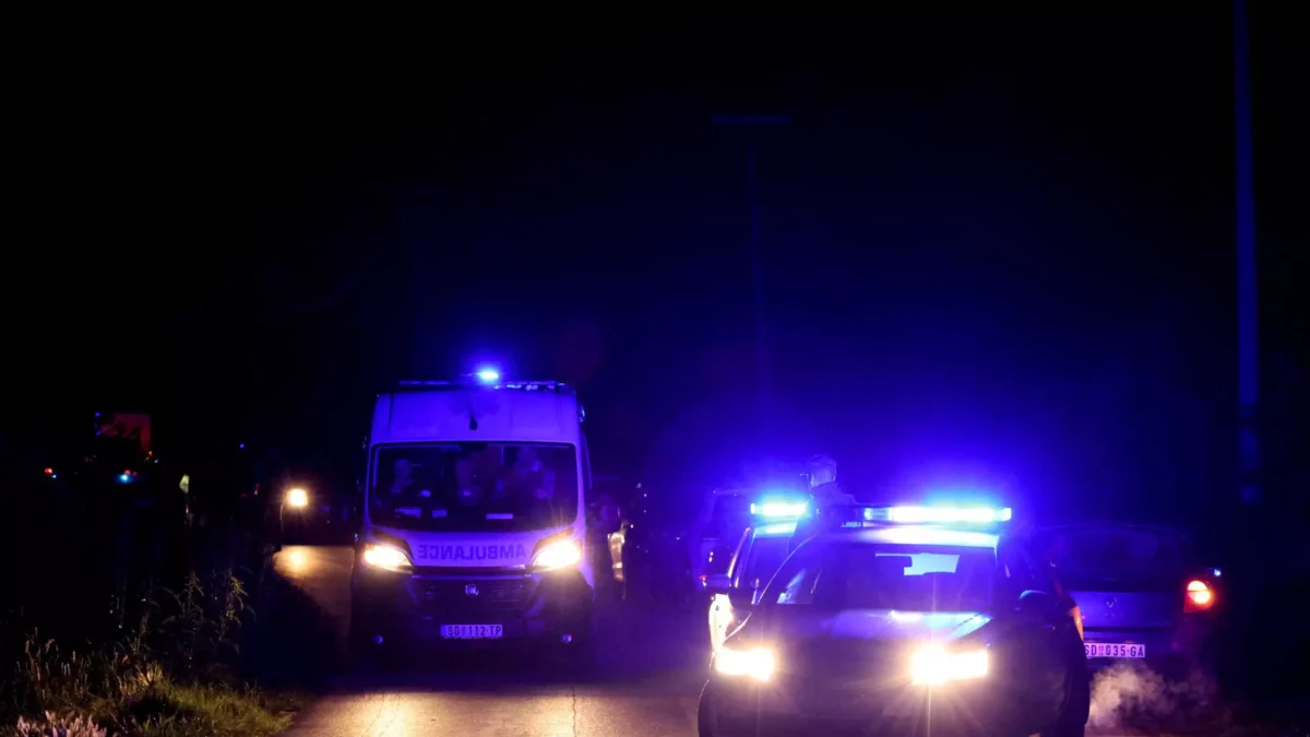 Περιπολικό και ασθενοφόρο στη Σερβία