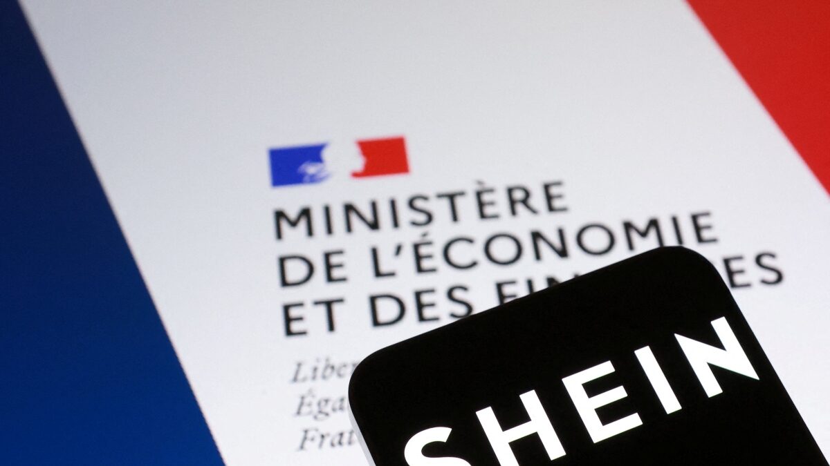 Το logo της Shein και του υπουργείου Οικονομικοών της Γαλλίας