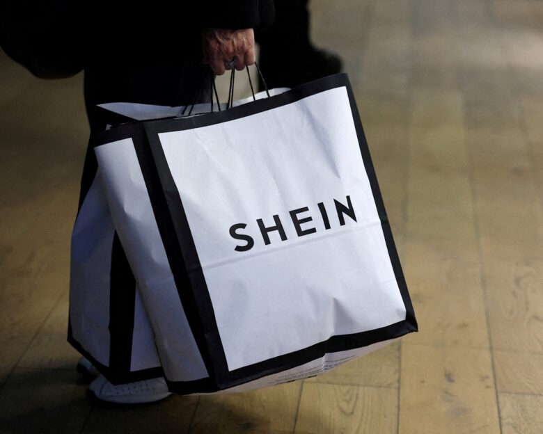Στενεύει ο κλοιός για την Shein: Αυστηρότερα μέτρα ζητούν Κομισιόν και Ευρωκοινοβούλιο για τα παράνομα προϊόντα