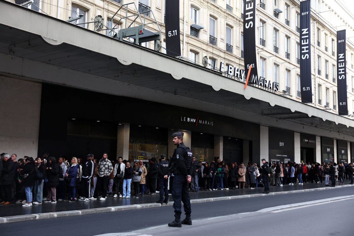 Ουρές έξω από τυο κατάστημα Shein στο Παρίσι