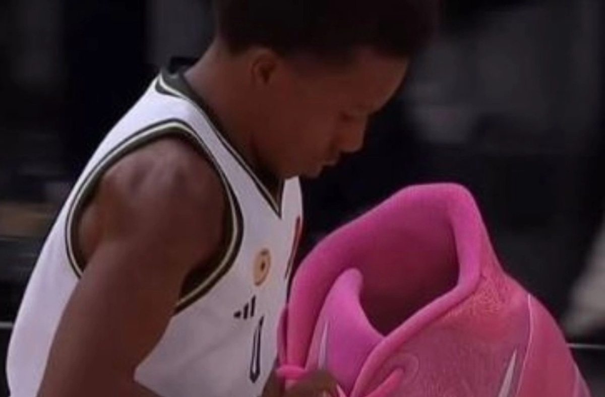 Eπικός Σορτς για τo meme με το παπούτσι του Κένεθ Φαρίντ: «Κάνουν αστεία και εγώ προσπαθώ να είμαι καλός συμπαίκτης»