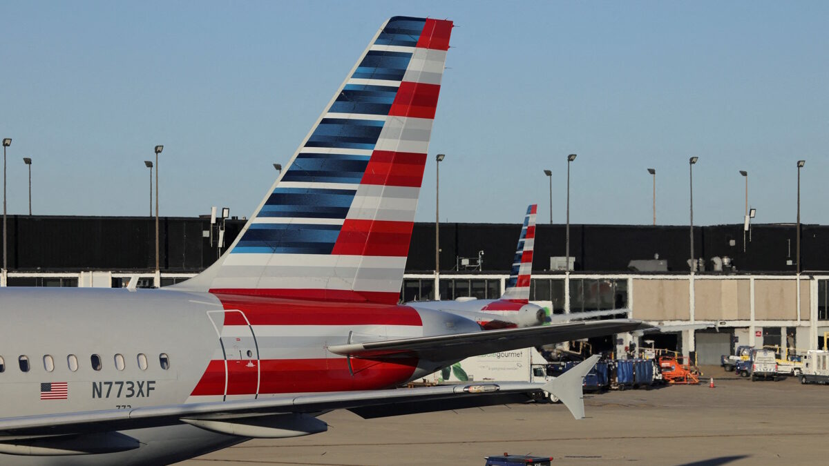 Αεροπλάνο στο Διεθνές Αεροδρόμιο O'Hare του Σικάγου, καθώς συνεχίζεται η αναστολή λειτουργίας της ομοσπονδιακής κυβέρνησης