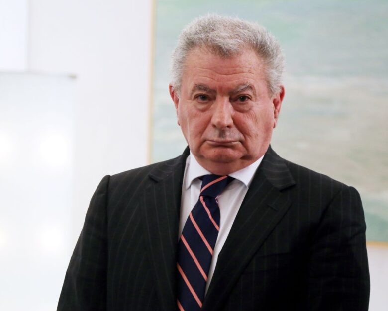 Δίκη Σήφη Βαλυράκη: Δίωξη στους λιμενάρχες Χαλκίδας και Ερέτριας – Κατηγορούνται για υπόθαλψη εγκληματία