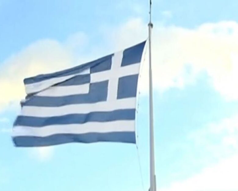 Ημέρα Ενόπλων Δυνάμεων: Έπαρση σημαίας στην Ακρόπολη – Εντυπωσιακές εικόνες