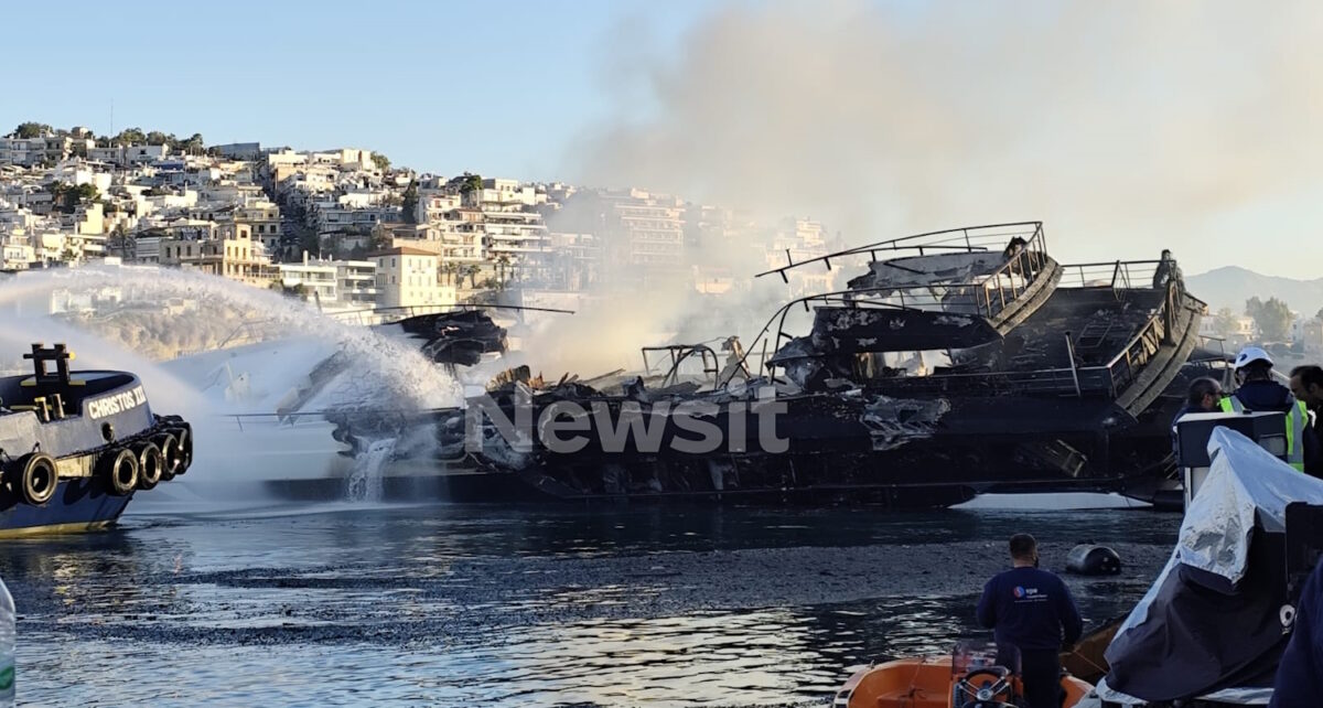 Η θαλαμηγός στον Πειραιά