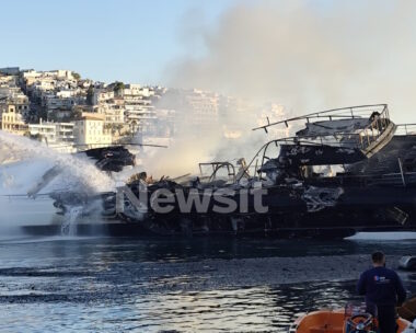 Η θαλαμηγός στον Πειραιά