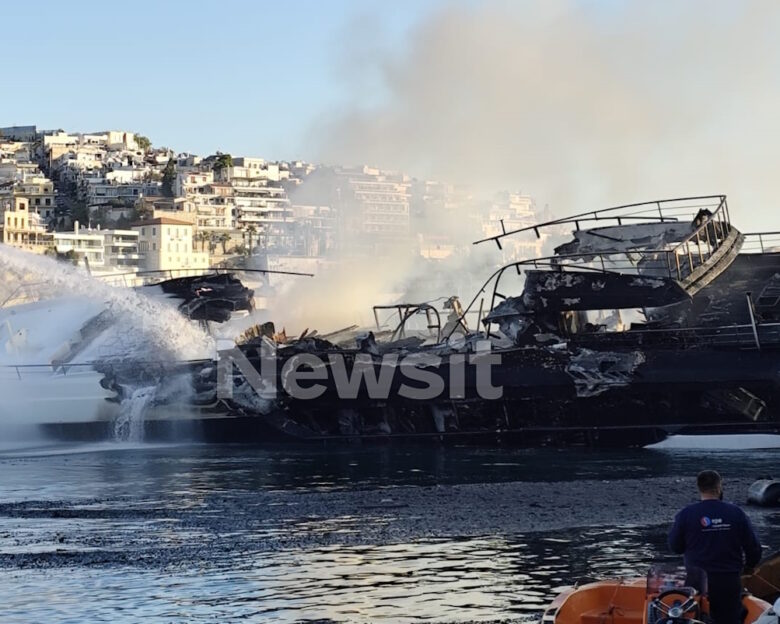 Μαρίνα Ζέας: Βυθίστηκε η θαλαμηγός που είχε τυλιχτεί στις φλόγες μαζί με άλλα τρία σκάφη – Πώς ξέσπασε η φωτιά