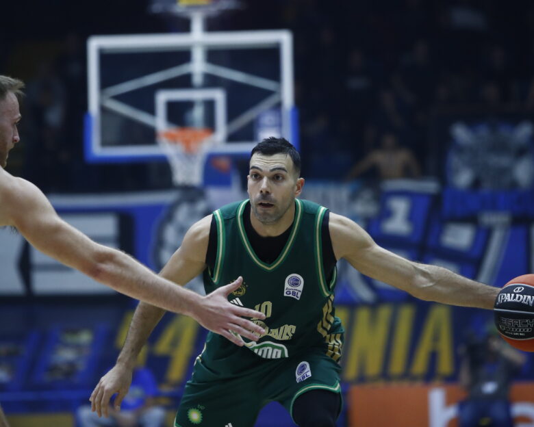 Ο Κώστας Σλούκας «χάρισε» στον 18χρονο Δημήτρη Παπαγεωργίου του Περιστερίου τους πρώτους του πόντους στην GBL