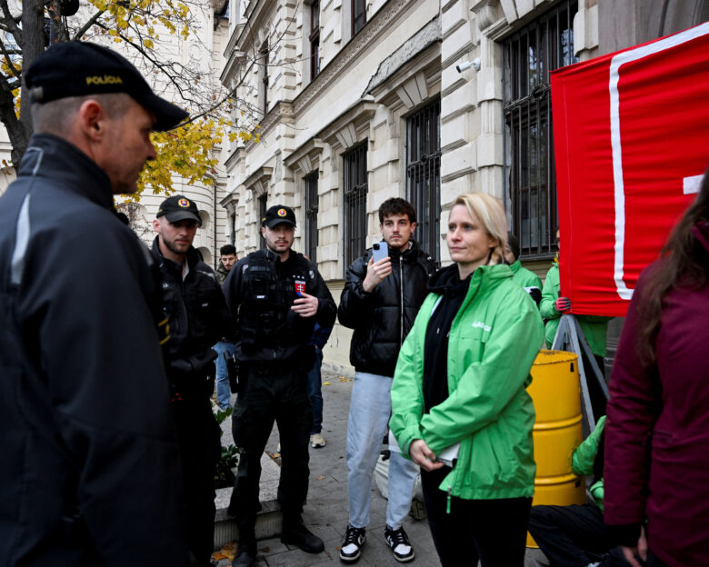 «Κόφτης» στους πεζούς στην Σλοβακία – Αλλάζει το όριο ταχύτητας στο περπάτημα από την 1η Ιανουαρίου