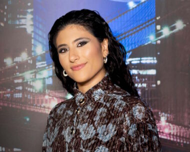 Η Μαρίνα Σπανού στο πλατό της εκπομπής του Γρηγόρη Αρναούτογλου