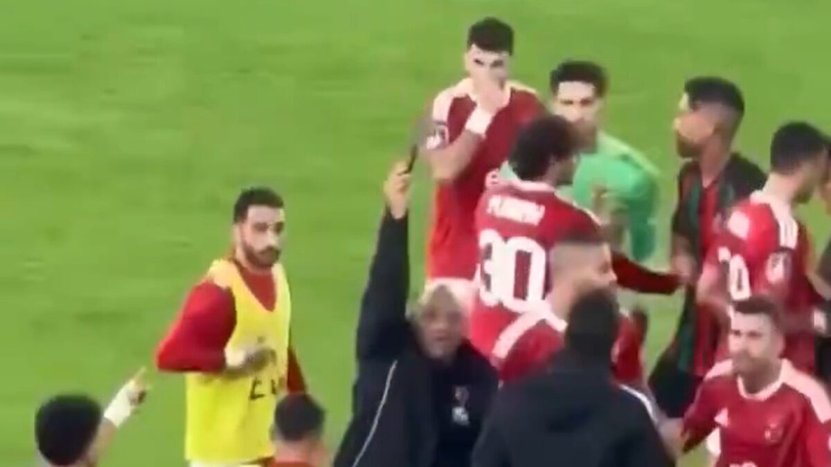 Οπαδός στο Μαρόκο πέταξε σπάτουλα στον αγωνιστικό χώρο, στην αναμέτρηση της Ραμπάτ με την Αλ Αχλί