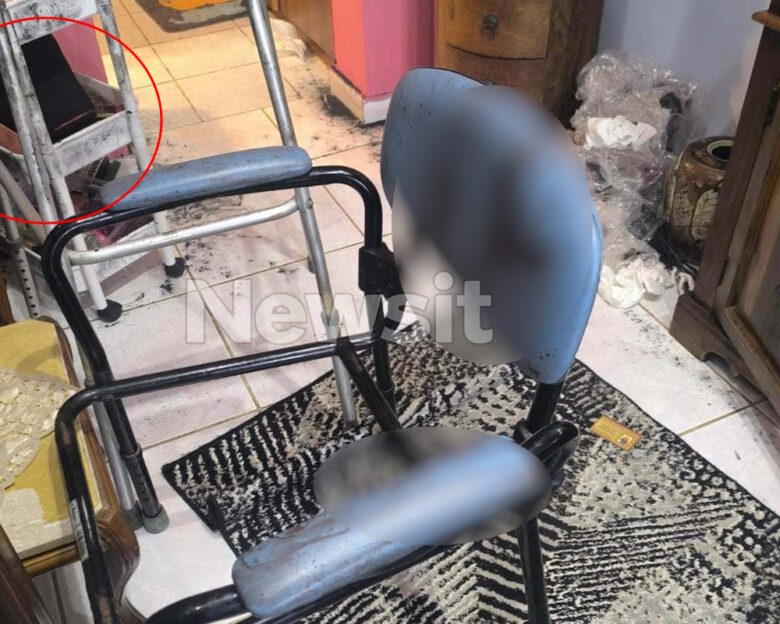 Σαλαμίνα: Φωτογραφία ντοκουμέντο από το σπίτι της 75χρονης – Η ματωμένη καρέκλα και το έπιπλο με τα κρυμμένα χρήματα