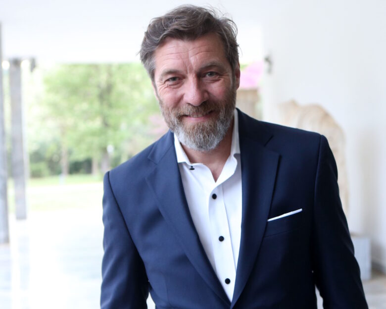 Γιάννης Στάνκογλου: «Ξυπνώ 7 το πρωί για να μαγειρέψω στα παιδιά μου  –  Κοντεύω πενταετία ελεύθερος»