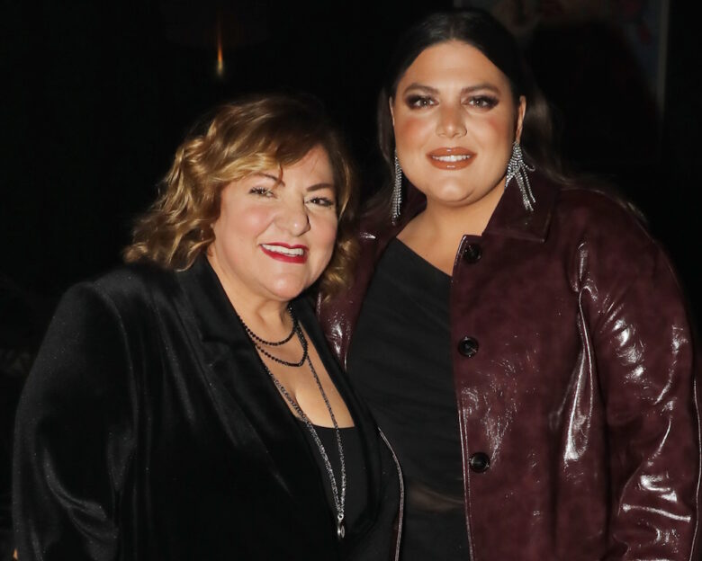 Η Βίκυ Σταυροπούλου ευχήθηκε για τα γενέθλια της Δανάης Μπάρκα: «Είσαι το ομορφότερο τραγούδι της ζωής μου»