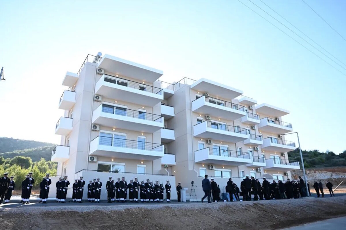 Στρατιωτικά οικήματα στο Ναυτικό Οχυρό Σκαραμαγκά