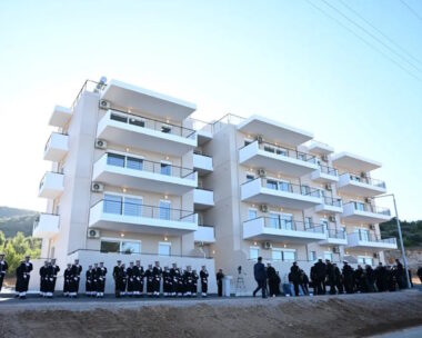 Στρατιωτικά οικήματα στο Ναυτικό Οχυρό Σκαραμαγκά