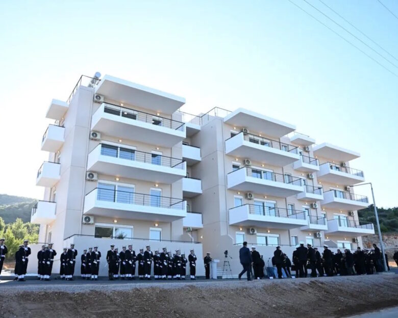 Ένοπλες Δυνάμεις: Το σχέδιο που θα ανακοινώσει την Τετάρτη ο Νίκος Δένδιας για το οικιστικό πρόγραμμα