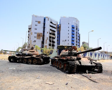 Κατεστραμμένα άρματα μάχης στο Χαρτούμ