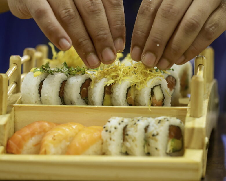 Θεσσαλονίκη: 22χρονος έπαθε μόλυνση μετά από κατανάλωση σούσι – Πρόκειται για την πρώτη που σημειώνεται στην Ελλάδα