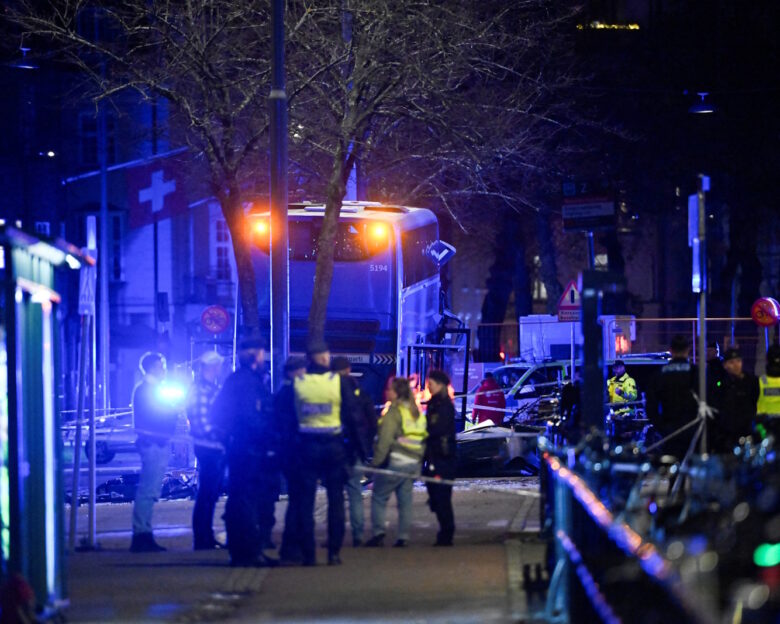 Σουηδία: Ταυτοποιήθηκαν οι τρεις γυναίκες που παρασύρθηκαν και σκοτώθηκαν από λεωφορείο στη Στοκχόλμη