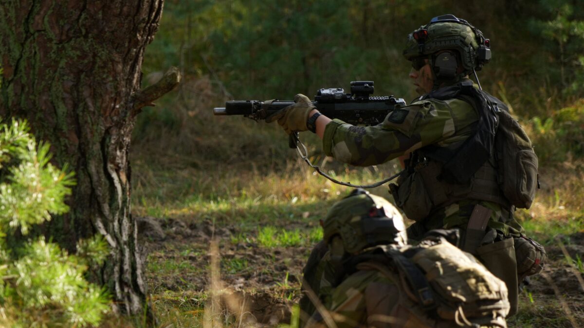 Στρατιώτης με όπλο