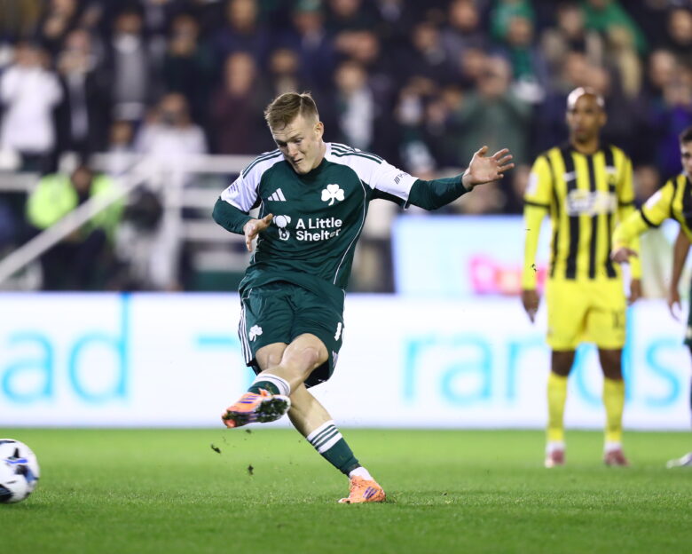 Παναθηναϊκος – ΑΕΚ: Πέναλτι μέσω VAR για τους πράσινους, ο Στρακόσα απέκρουσε την εκτέλεση του Σφιντέρσκι