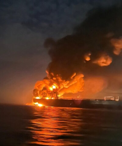 Το πετρελαιοφόρο Virat στις φλόγες