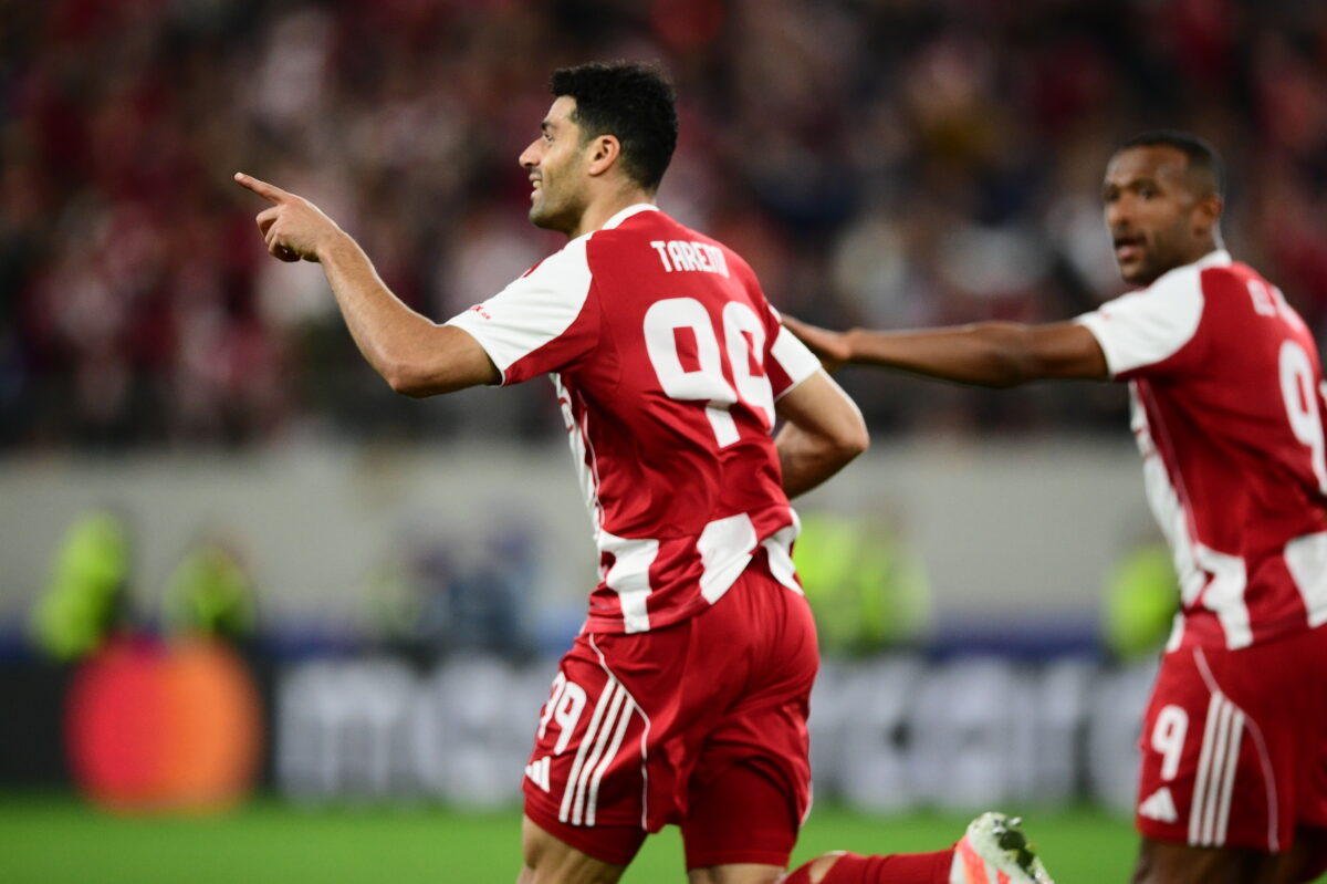 Ο Ταρεμί πανηγυρίζει για τον Ολυμπιακό (KLODIAN LATO