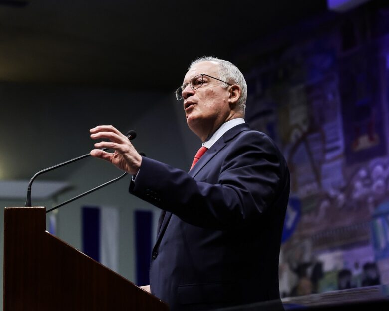 Κύκλοι του Κώστα Τασούλα απαντούν για το κυριακάτικο δημοσίευμα: «Θα ήταν ανεύθυνο να αποφύγει να επισημάνει τον κίνδυνο της πολιτικής αστάθειας»