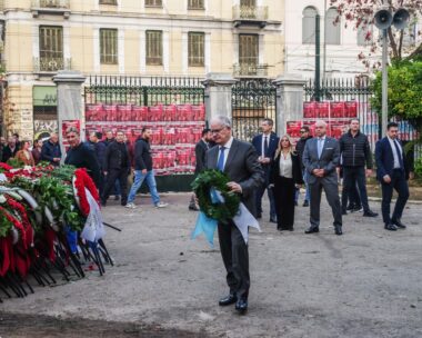 Ο Κωνσταντίνος Τασούλας Καταθέτει στεφάνι
