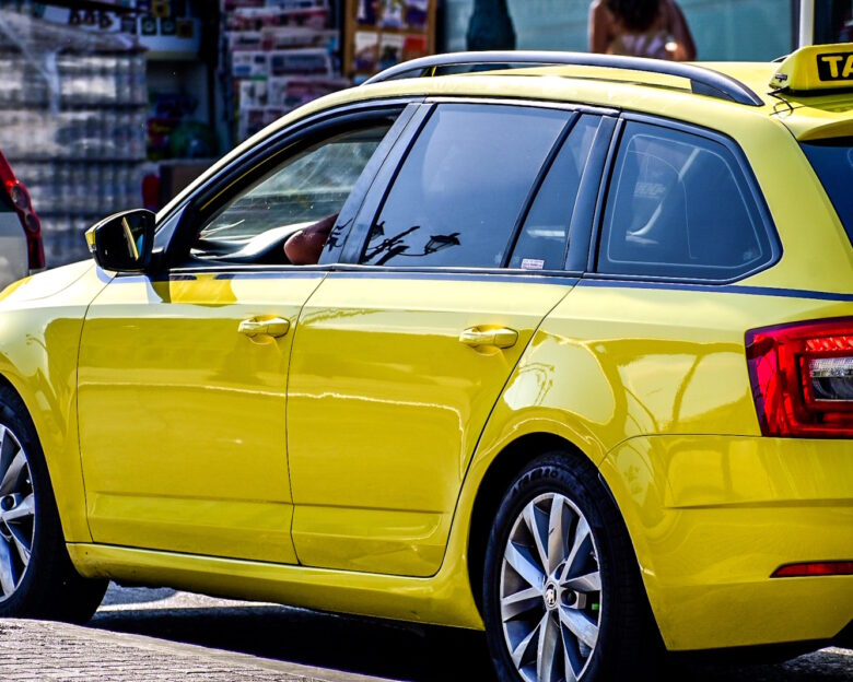 Πειραιάς: 34χρονος επιτέθηκε με βίαιο τρόπο και έκλεψε οδηγό ταξί – Αντιστάθηκε κατά τη σύλληψή του