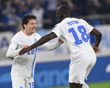 Ο Καρέτσας πανηγυρίζει με τον Τετέι για την Εθνική (ΑΝΤΩΝΗΣ ΝΙΚΟΛΟΠΟΥΛΟΣ