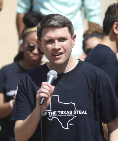 Ο βουλευτής του Τέξας Τζέιμς Ταλαρίκο μιλά σε μια συγκέντρωση