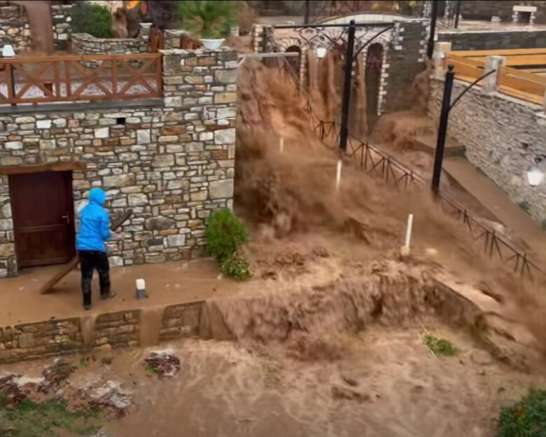 Η κακοκαιρία Adel σάρωσε τη Θάσο: Πλημμύρισαν δρόμοι και σπίτια, παρασύρθηκαν αυτοκίνητα – Συγκλονιστικές εικόνες