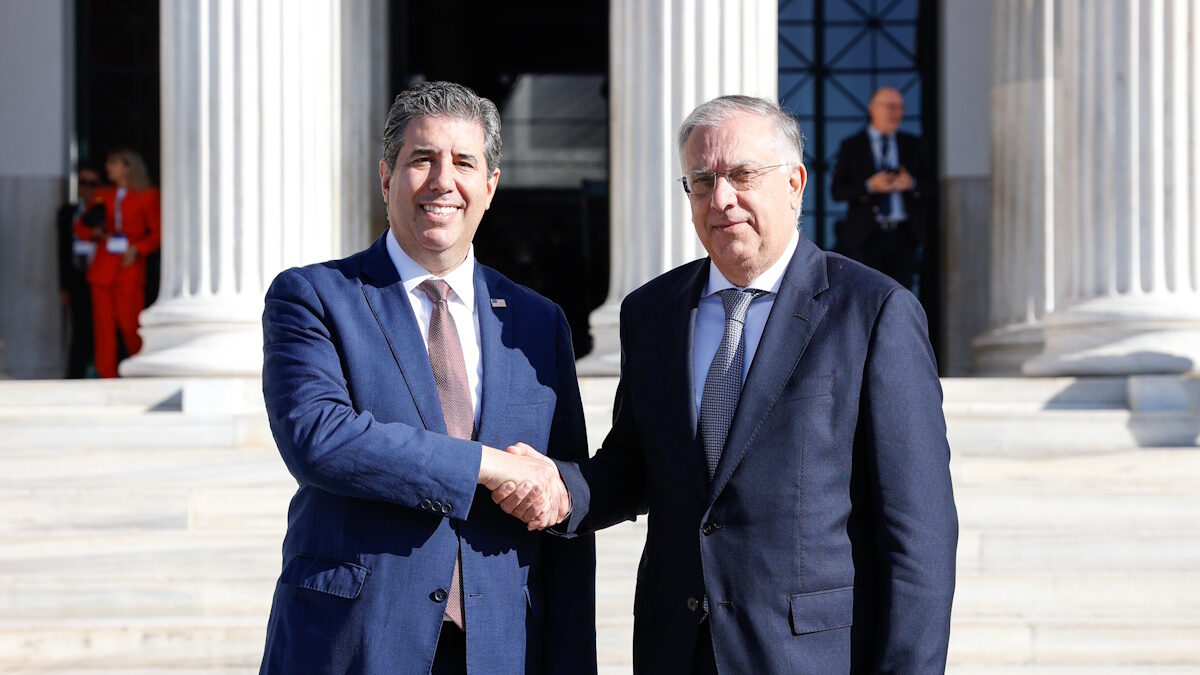 Ο Υπουργός Ανάπτυξης Τάκης Θεοδωρικάκος με τον Αναπληρωτή Υπουργό Εξωτερικών των ΗΠΑ Μάικλ Ρήγας